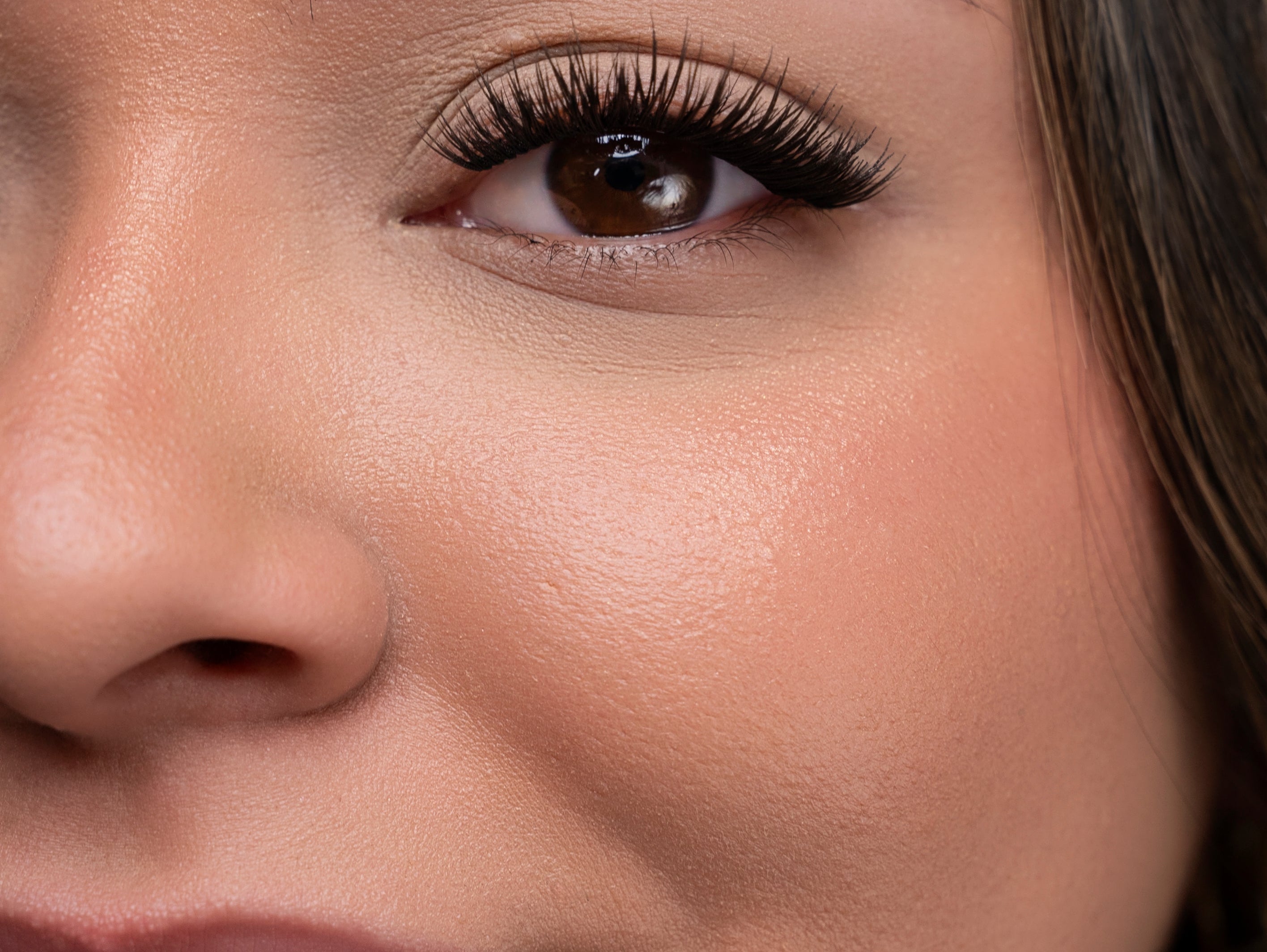 Can You Curl Lash Clusters? Dos and Don’ts