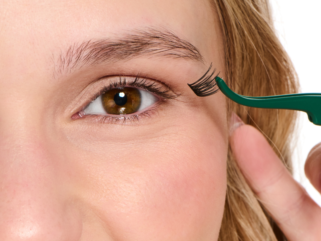 How to Apply DIY Lash Extensions