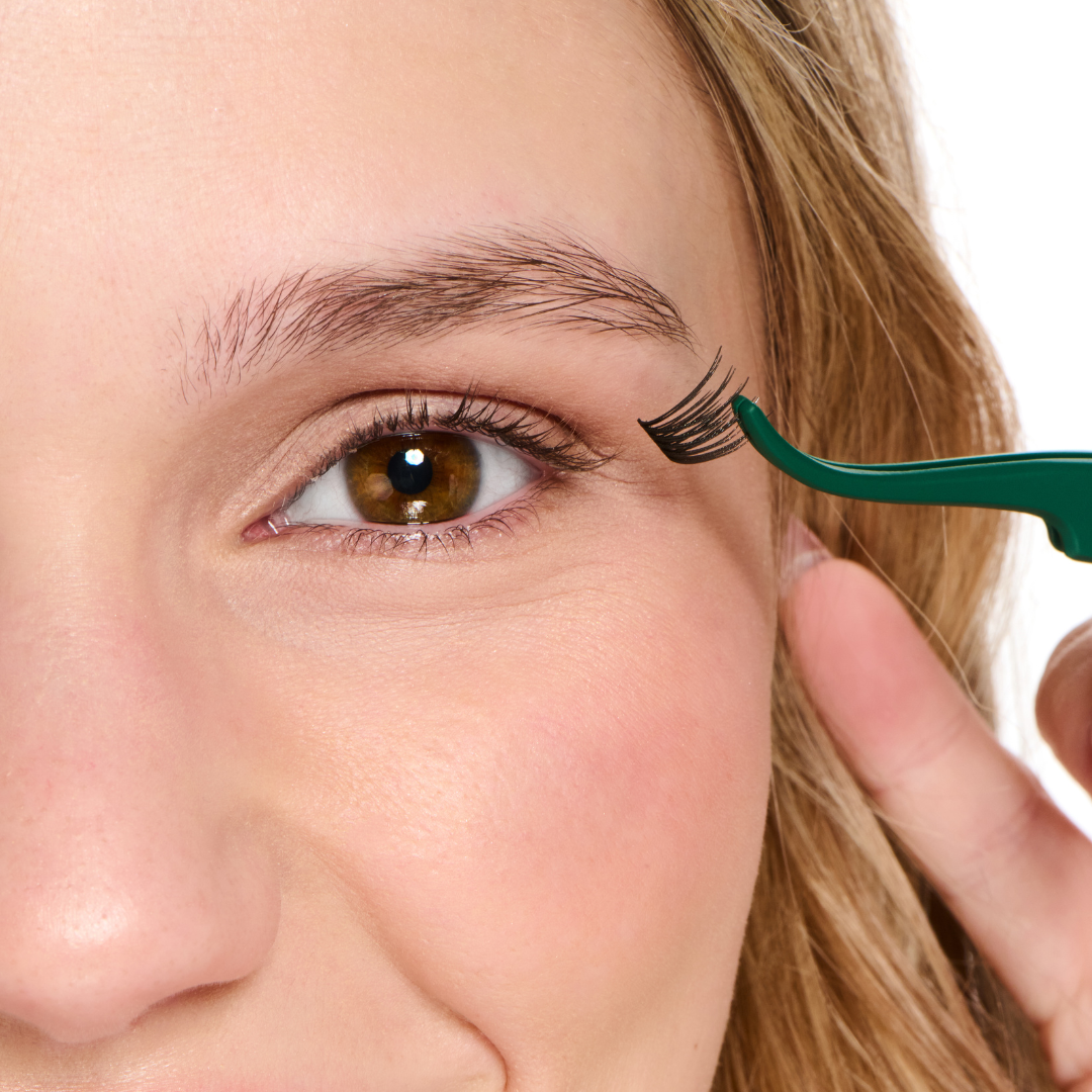 How to Apply DIY Lash Extensions