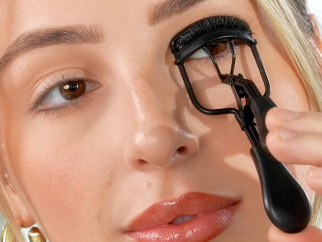 Mastering DIY Lash Extensions: A Step-by-Step Beginner’s Guide