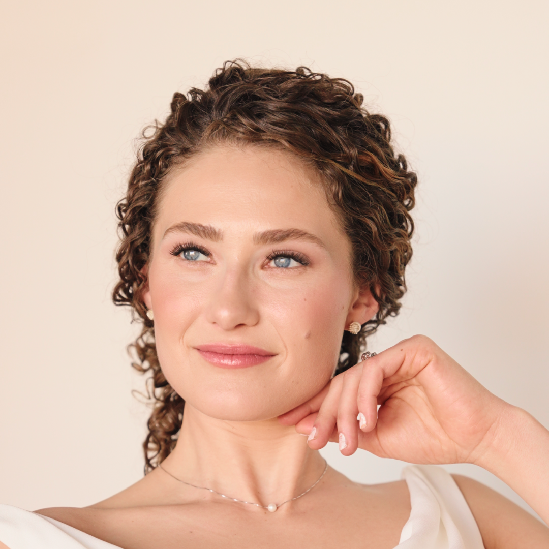 Eyelash Extensions vs False Lashes for Wedding